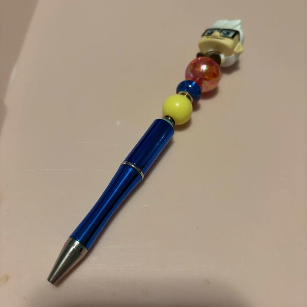Disney Doorables: Up: Carl Fredricksen with bird handmade beaded pen